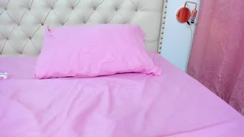 kim_eli online show from February 26, 11:59 pm