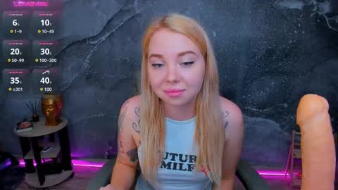 Snapshot of kim_girl_next_door chatting on February 25, 8:36 am KIM online show from February 25, 8:36 am