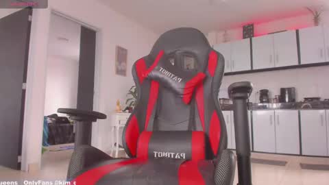 Snapshot of kim_hugecock chatting on February 17, 4:26 pm KIM QUEENS online show from February 17, 4:26 pm