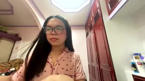 KYLIE online show from April 18, 5:33 am