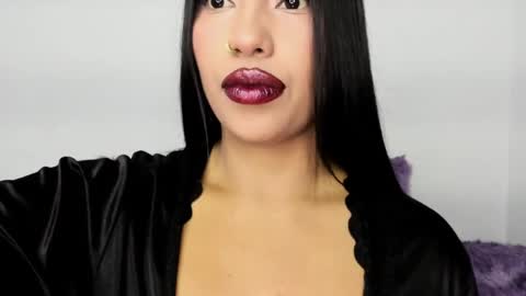 kim_mouth17 online show from April 6, 11:27 pm