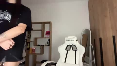 Kim Oberlin online show from April 8, 9:04 pm