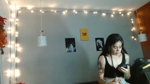 Kim  Yuk online show from December 11, 7:03 pm