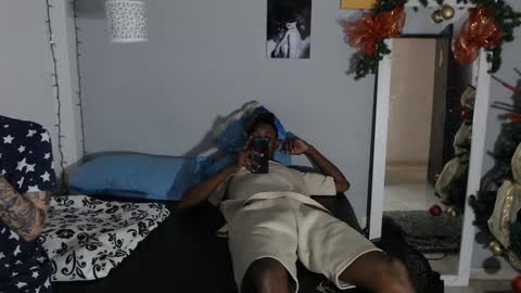 Kim  Yuk online show from December 18, 7:30 pm