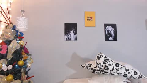 Kim  Yuk online show from December 19, 1:39 am