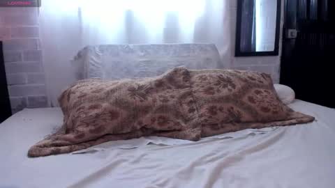 Snapshot of kimandyuk chatting on November 25, 5:13 pm Kim Yuk online show from November 25, 5:13 pm