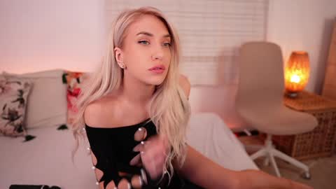 Snapshot of kimberhot chatting on October 25, 12:07 am Kim online show from October 25, 12:07 am