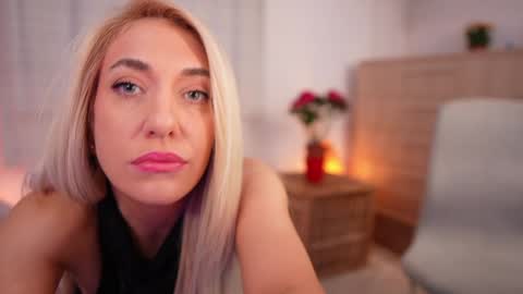 Snapshot of kimberhot chatting on February 18, 4:08 am Kim online show from February 18, 4:08 am