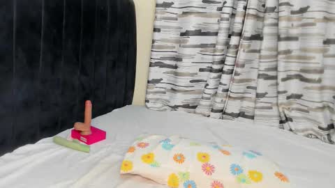 kimberly_blaze online show from February 5, 8:35 pm