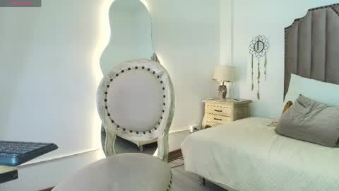 kimberly colle7 online show from April 9, 6:19 am