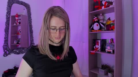 Snapshot of kimberly_thonson chatting on December 1, 4:12 pm kimberly_thonson online show from December 1, 4:12 pm