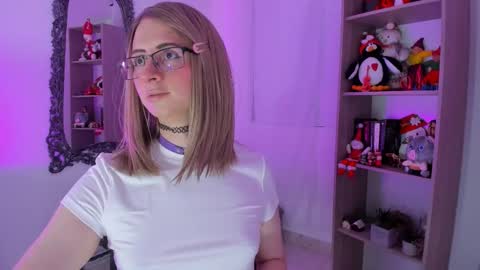 Snapshot of kimberly_thonson chatting on December 3, 3:21 pm kimberly_thonson online show from December 3, 3:21 pm