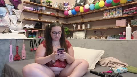 Snapshot of kimberlycaprice chatting on February 7, 11:34 am kimberlycaprice online show from February 7, 11:34 am