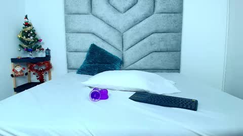 Snapshot of kimberlyfox_t chatting on January 9, 12:30 pm kimberlyfox_t online show from January 9, 12:30 pm