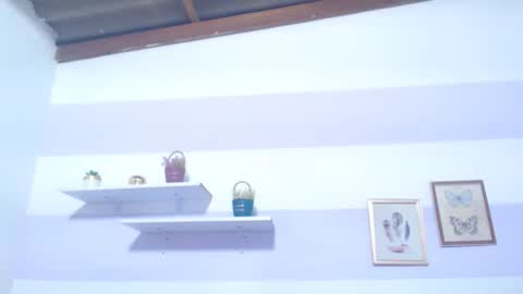 Kim  online show from December 17, 6:25 pm