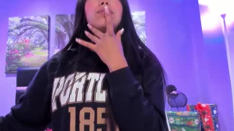 Kimberly Villalobos online show from December 19, 11:39 am