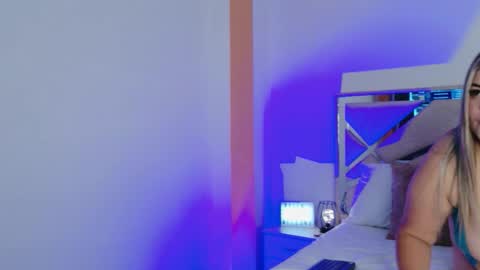 KimBrooks online show from February 25, 8:40 pm