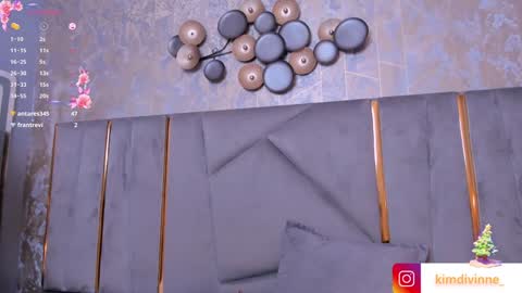  KIM  online show from December 11, 5:43 am