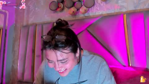  KIM  online show from February 11, 2:49 am