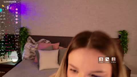 KimEvanss online show from April 17, 11:02 am