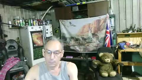 kimintheshed online show from April 10, 11:04 am