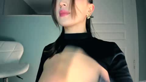 Kiki  online show from April 18, 7:29 pm