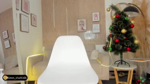 Kim  online show from December 31, 4:04 pm