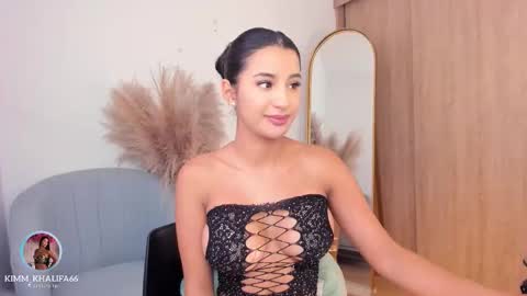 Kim  online show from October 19, 7:58 pm