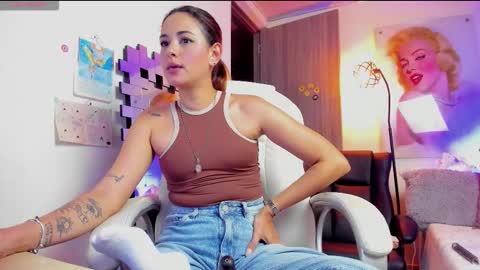 kimmberly_saenz_ online show from February 27, 9:59 pm