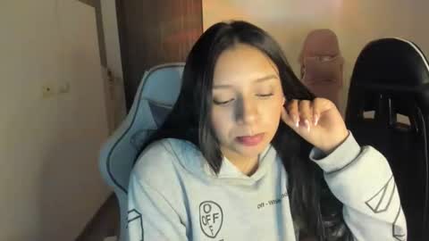 Snapshot of kimmi_foxy chatting on October 27, 11:09 pm kimmi online show from October 27, 11:09 pm