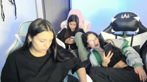 Snapshot of kimmi_foxy chatting on November 12, 11:25 pm kimmi online show from November 12, 11:25 pm