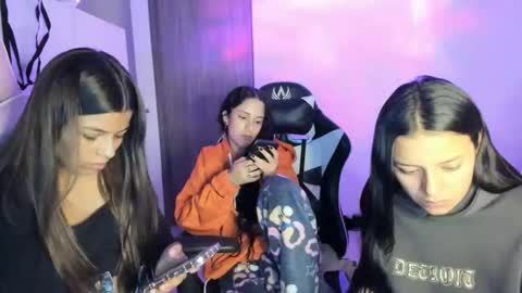 Snapshot of kimmi_foxy chatting on December 2, 11:45 pm kimmi online show from December 2, 11:45 pm