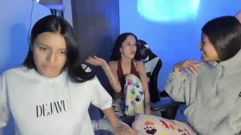 Snapshot of kimmi_foxy chatting on December 4, 11:13 pm kimmi online show from December 4, 11:13 pm