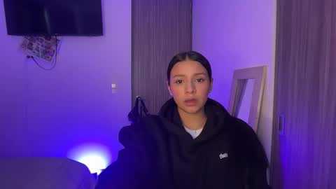 kimmi online show from March 24, 9:53 pm