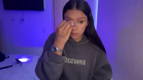 kimmi online show from April 6, 10:22 pm