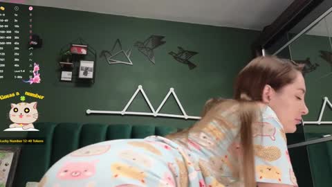 Kimmie online show from December 2, 7:20 pm