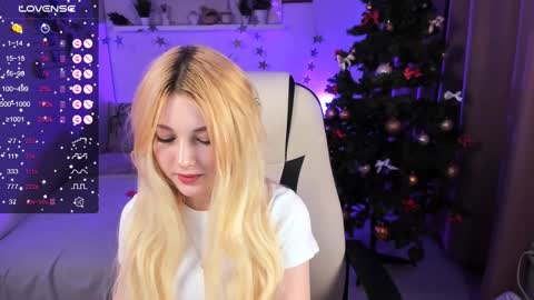 Snapshot of kimmie_shine chatting on December 19, 4:57 pm Your Kimmie follow me online show from December 19, 4:57 pm