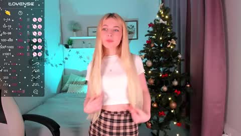 Snapshot of kimmie_shine chatting on December 30, 1:25 pm Your Kimmie follow me online show from December 30, 1:25 pm