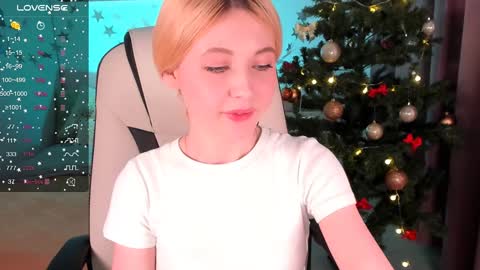 Snapshot of kimmie_shine chatting on December 30, 7:53 pm Your Kimmie follow me online show from December 30, 7:53 pm