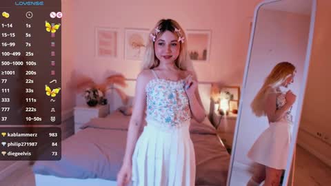 Snapshot of kimmie_shine chatting on January 21, 6:02 pm Your Kimmie follow me online show from January 21, 6:02 pm