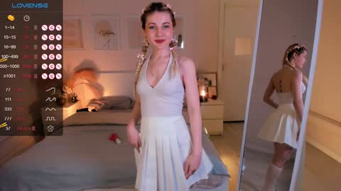 Snapshot of kimmie_shine chatting on January 25, 2:25 pm Your Kimmie follow me online show from January 25, 2:25 pm