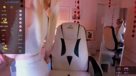 Snapshot of kimmie_shine chatting on February 11, 2:13 pm Your Kimmie follow me online show from February 11, 2:13 pm