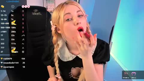 Snapshot of kimmie_shine chatting on February 19, 5:27 pm Your Kimmie follow me online show from February 19, 5:27 pm