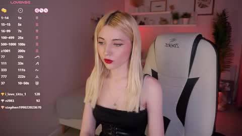 Snapshot of kimmie_shine chatting on March 6, 5:00 pm Your Kimmie follow me online show from March 6, 5:00 pm