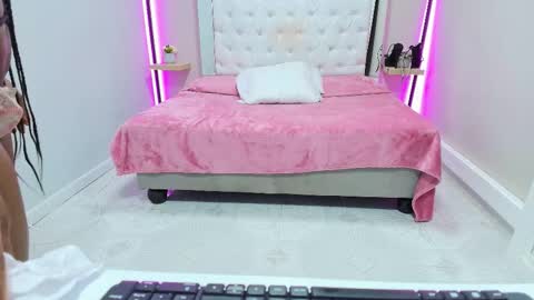 Snapshot of kimmturner chatting on October 28, 12:52 pm Kim online show from October 28, 12:52 pm