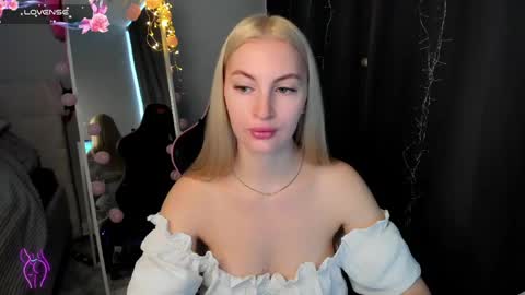 kimmy1_powell online show from April 13, 4:40 am