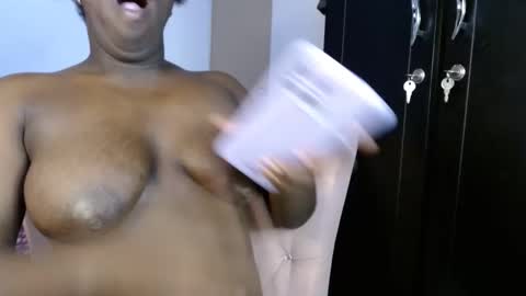 Snapshot of kimmy94192 chatting on December 6, 7:10 am kimmy94192 online show from December 6, 7:10 am