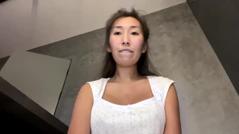 Snapshot of kimmy_sunn chatting on December 23, 3:23 pm Kimmy online show from December 23, 3:23 pm