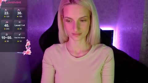 KimmySnow online show from October 17, 4:15 am