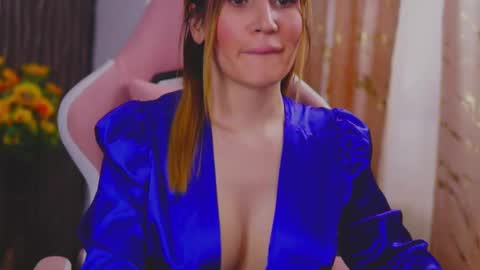 KimSkye online show from February 21, 7:12 am